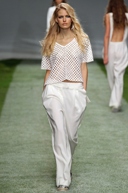 Label:  Topshop Unique  Fashion Show:  Spring/Summer 2014 in London  Models:  Cara Delevingne, Elisa