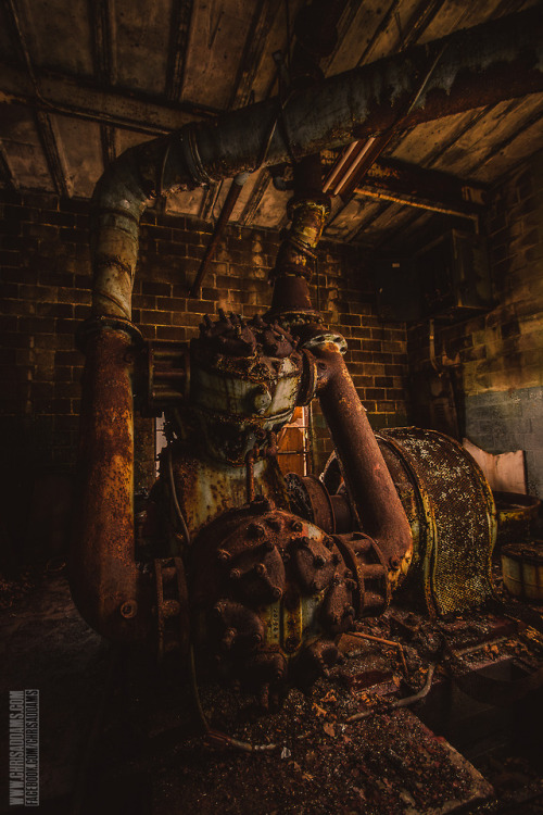 An old rusty factory in Connecticut sits dormant, full of machinery to explore and a rooftop offerin