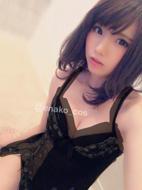 jonpaullawrence:  RT @enako_cos: 全然撮影してなくて次の写真集に使う予定の衣装だけがどんどん届いてくる…ご期待ください！ flip.it/4