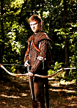 greatrunner:  Costume Details: Robin [Hood] of Locksley, Robin Hood (2006-2009) | Robin Hood: Prince of Thieves (1991)   Jonas Armstrong/Kevin Costner