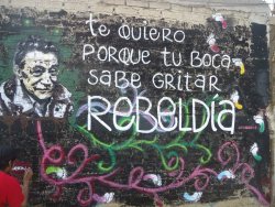 reventada:  Te quiero porque tu boca sabe gritar rebeldía.I want you because your mouth knows to yell rebellion. 