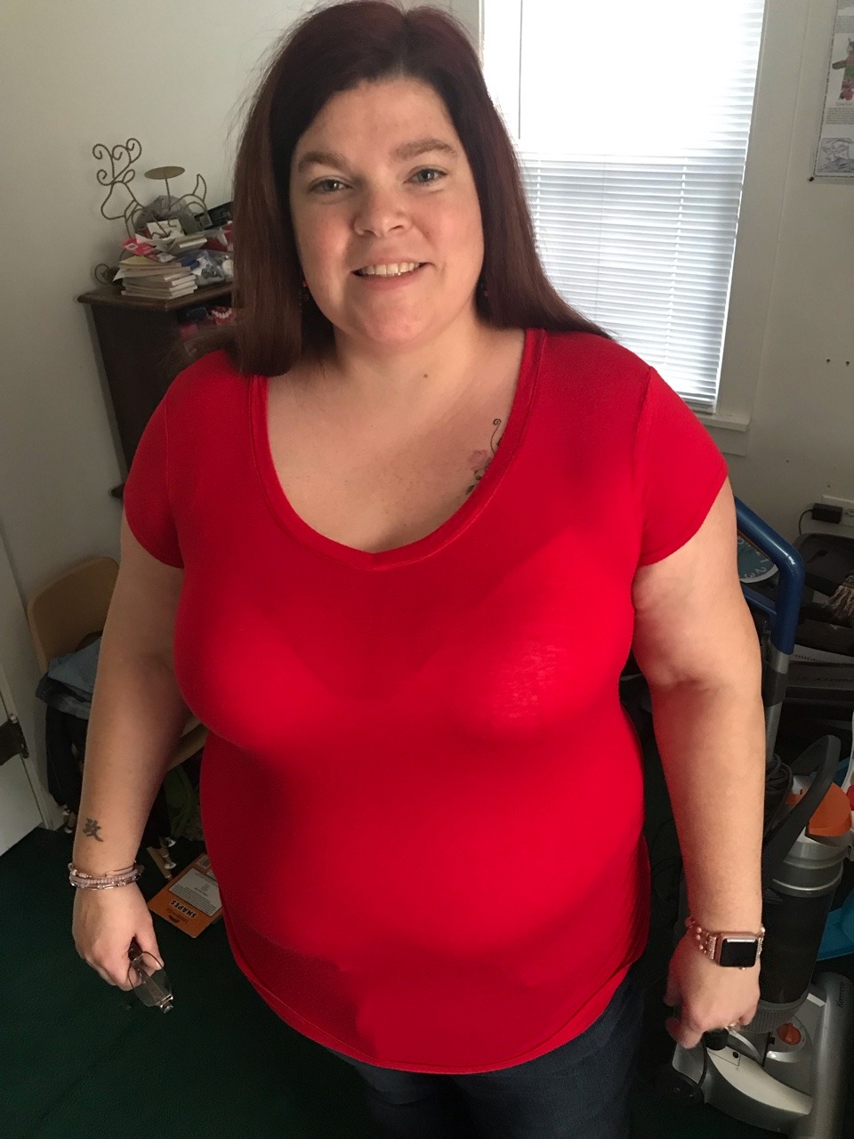 cutehousewife0523:  Feeling cute in my red top