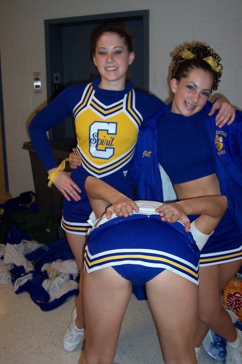 sexyhotcheerleaders:  Teen cheerleader chick amazing playDamn, cheerleaders are spicy