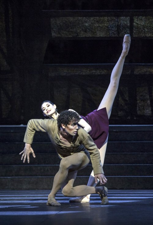 Stéphane Bullion & Alice RenavandNotre Dame de Paris, Roland Petit @ Paris Opera Ballet © Ann Ra