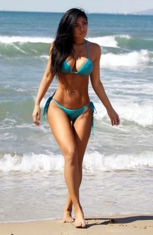 flyestfemales:  flyestfemales omg give me her body please!
