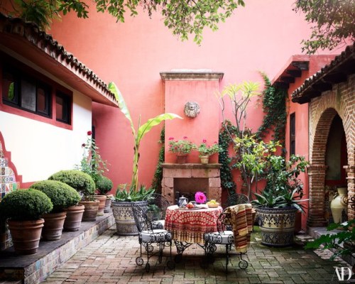 Designer Michelle Nussbaumer’s getaway in San Miguel de Allende, Mexico | Architectural Digest · Dou