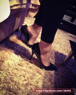 passion4nylons:  Under table secrets #highheels