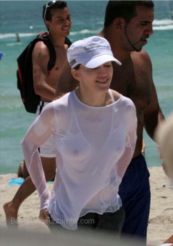 bestofvoyeur:  White t shirt and water make