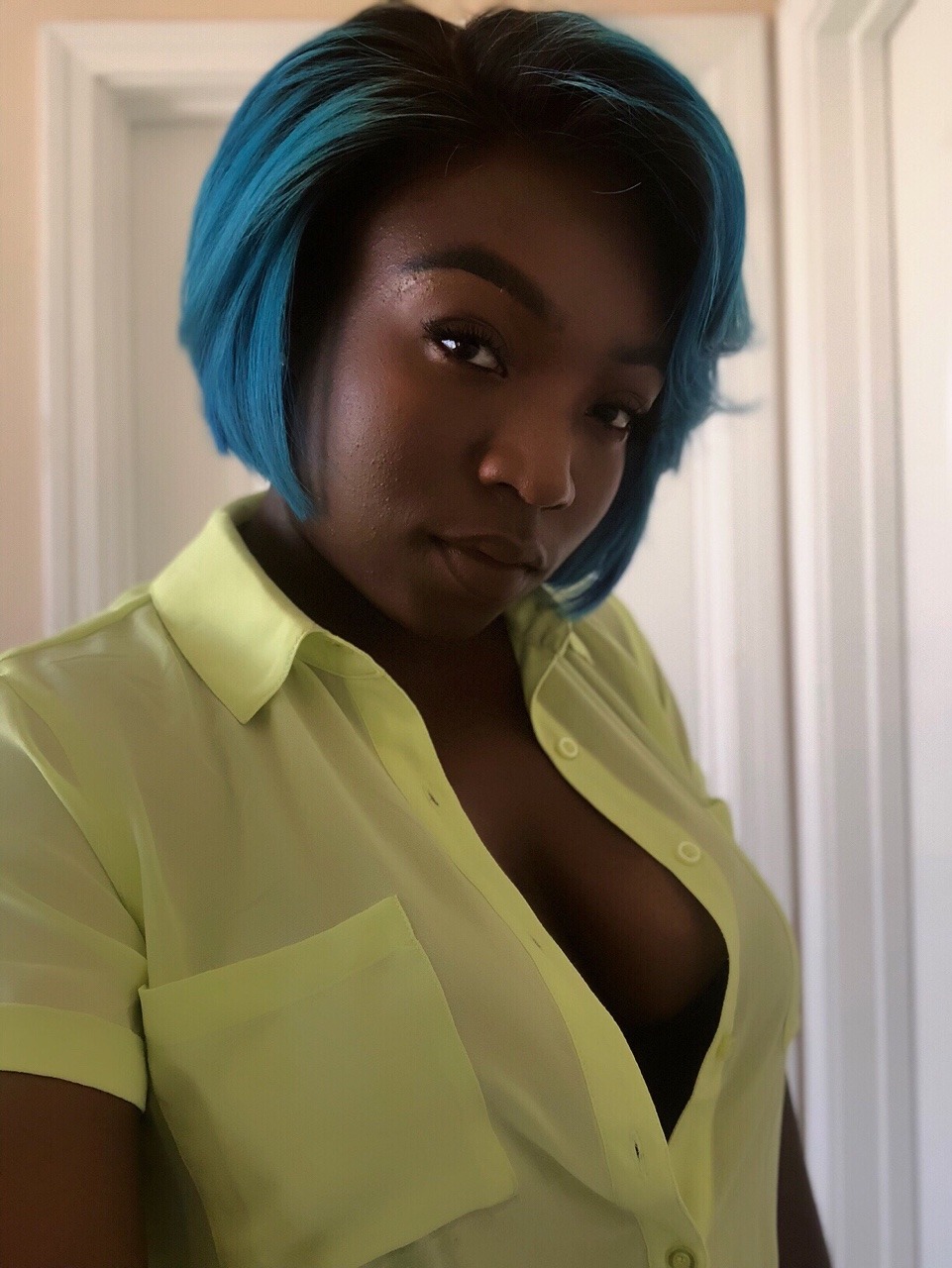 blackgirlsreverything:  Feeling blue. 💙