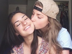 Lesbiannn.💯
