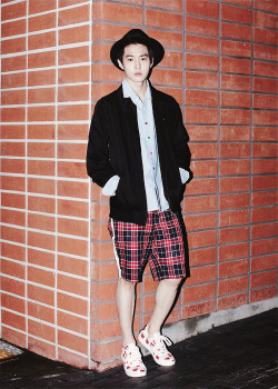 jonqdaes:  15/∞ photos of suho 