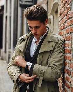 matthiasgeerts:  Holidays are getting closer! Find your perfect gift for HIM! This week I’ll make a gift guide for beloved man, in the meantime enjoy my 15% discount by @danielwellington “mattgstyle” Happy shopping! #mattgstyle 