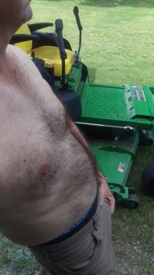 kc6281:Me,after cutting the grass,hot and