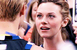 leytongifs:leyton in every episode: 4x09 - some you give away