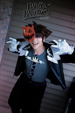 nipahdubs:  “Halloween town!”AHHHH!! So happy to show you guys these, he is finally done! Hope you like my Halloween Town Sora cosplay!! I forgot to upload these to my main account!Photographer: @amaitofuu