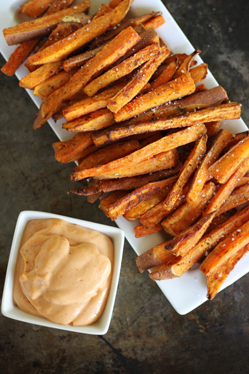 do-not-touch-my-food:  Baked Sweet Potato Fries with Fry Sauce 