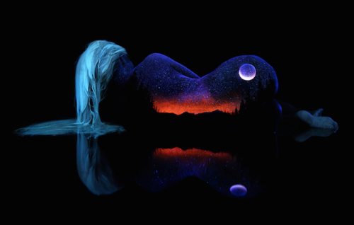 expandandfloaton:jedavu:Stunning Fluorescent Landscapes Painted on Female Bodies by Photographer and