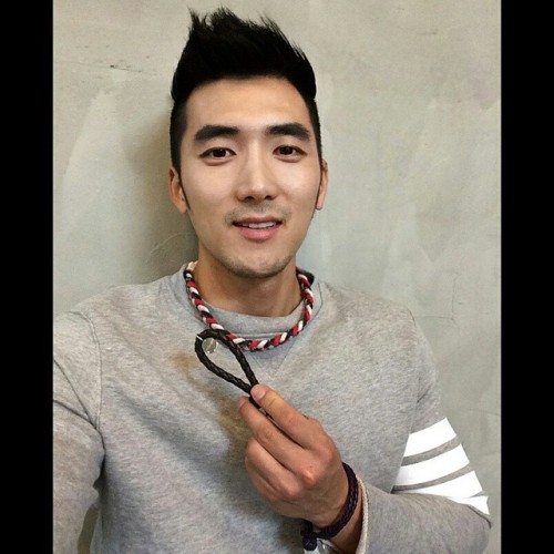 http://gaykoreandude.tumblr.com/post/106908526113
