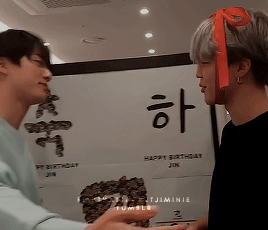 The Warmest Jinmin Hugs For @jinv (cr. Qdeoks)