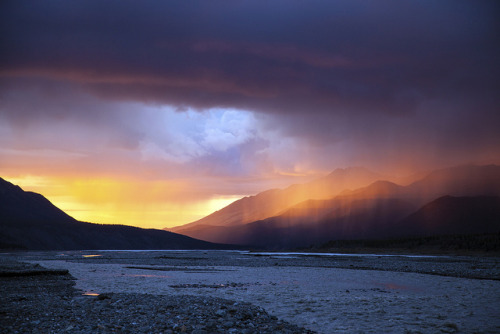 vurtual: Sunset on the Toklat River (by Daniel Leifheit)