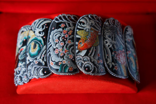 Micromosaic bracelet by Maurizio Fioravanti,The piece depicts the Chinese legend in which a koi fish