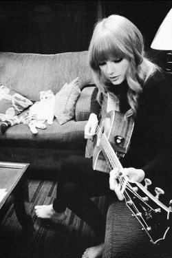 upinlights:  &ldquo;Pre show. Columbia, South Carolina.&rdquo; 