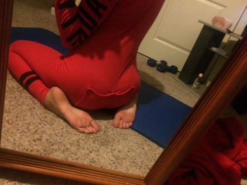 baejan:in case you were wondering yes I own a onesie and no it doesn’t fit