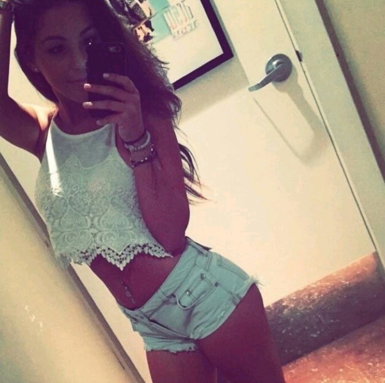 selfieishgirls2:  Love when girls have a nice tan 👌