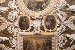 vivalcli: Detail of the golden staircase