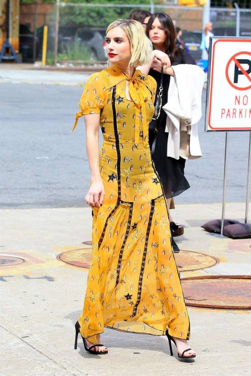 lonesomedreamereccentriclover: Emma Roberts 