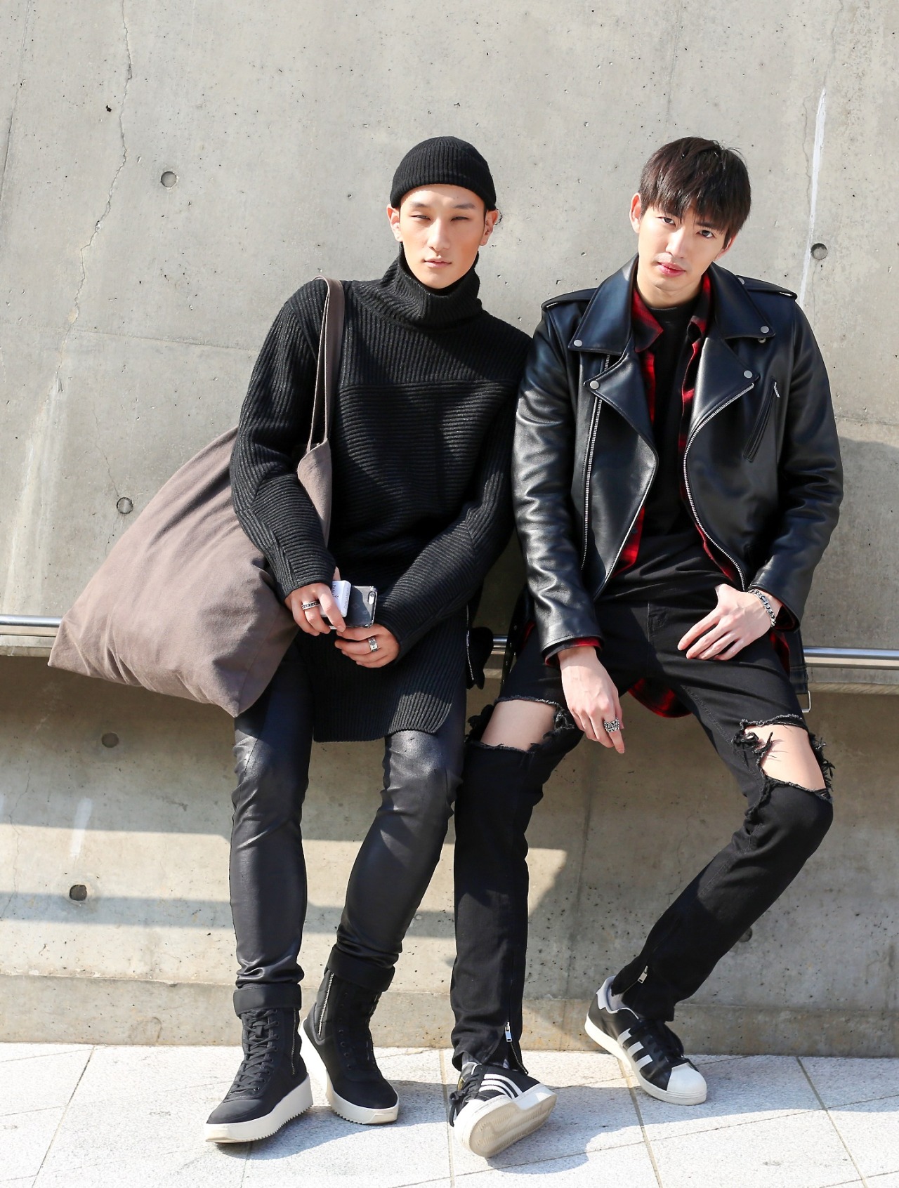 koreanmodel:    Street style: Lee Seung Hoo and Kim Won shot by Lee Jung Mu at SFW