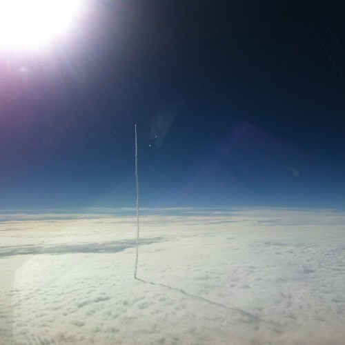 photos-of-space:A rocket leaving Earth’s atmosphere [612x612]@mmmmalo: #homestuck#this photo reminde