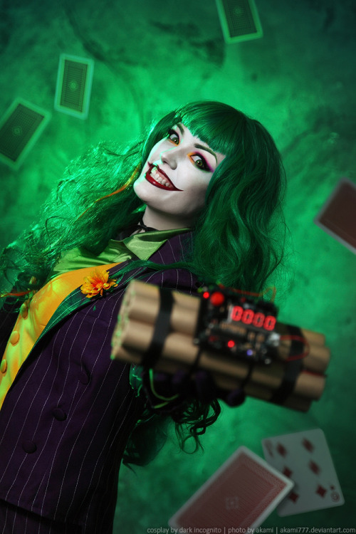 kateordie:  thegeekcritique:  Female Joker Cosplay - more pics here  I’m real obsessed with this, I gotta say. 