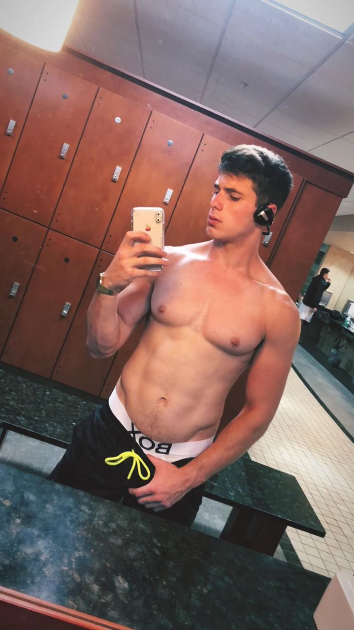 tvlshf321:  He’s so hot it’s hard to believe we’re from the same species