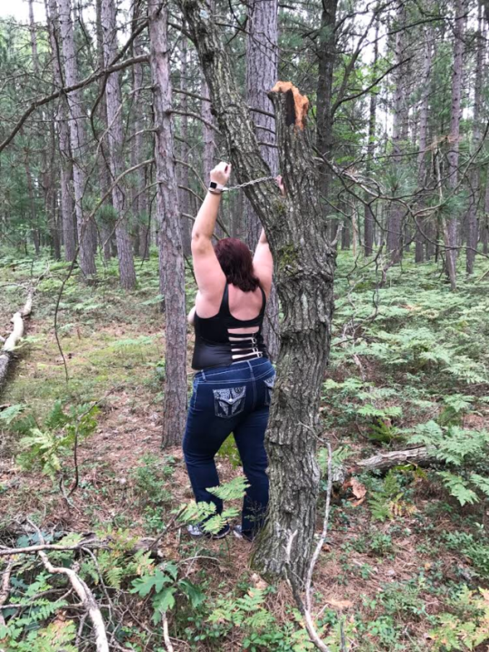 cutehousewife0523:  Hate it when hubby leaves me in the woods