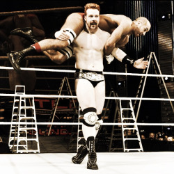 dancedarkkhisey:  Sheamus vs Antonio Cesaro looks like Sheamus is strutting! 