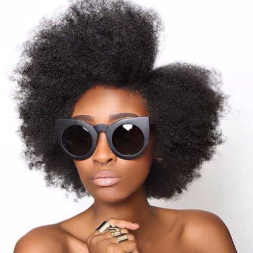 Supa dupa #2frochicks #Shades #Afro #curls #Photooftheday #Instapic #Badchick #Bighair #Mybrown #Chi