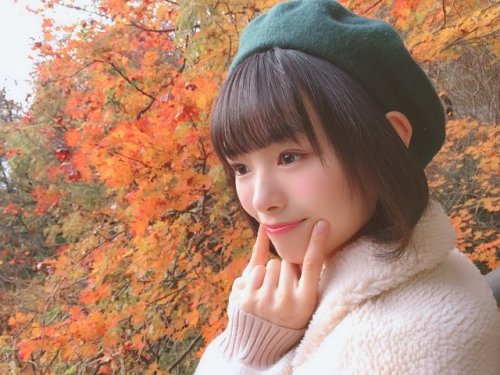 高倉萌香さんのツイート: 今月のNGT48生写真のオフショットです！！ 紅葉が本当に綺麗だった〜 どんぐりちゃんも発見！！！ お揃いのベレー帽だね〜 t.co/LRCkR3vJHe