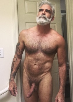 bears-haunts-n-taunts:  Like hairy men, and wanna see more? Follow Me! 🐾🐻The Bear’s Den🔞🐻Submit pics and videos for consideration to be featured on my blog.