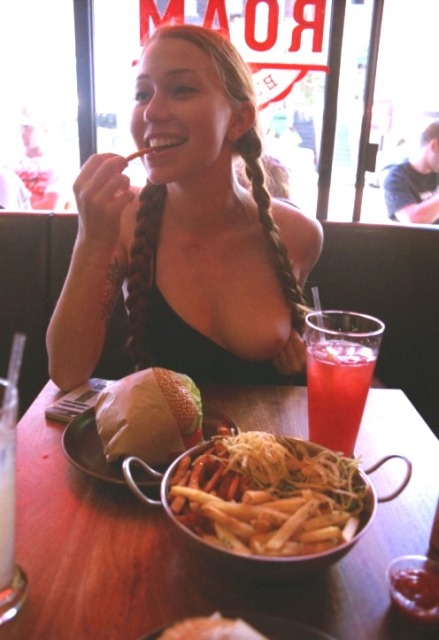 cutenudebikini:  Pigtail peekaboo.