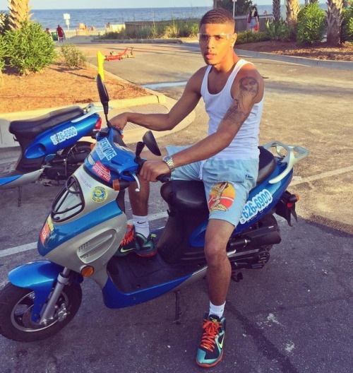 phillyztrapgod: i love youngbulls Instagram urndawy_ send me vid&amp; pics  Kik mephillyztrapgod