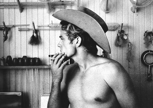 yocalio:James Dean while filming Giant