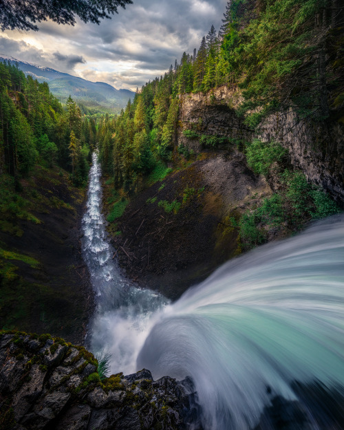 travelgurus:  Brandywine Falls by   Artur Stanisz    Brandywine Creek is a tributary of the Cuyahoga River that is partly contained in Cuyahoga Valley National Park in Ohio.      Travel Gurus - Follow for more Nature Photographies! 