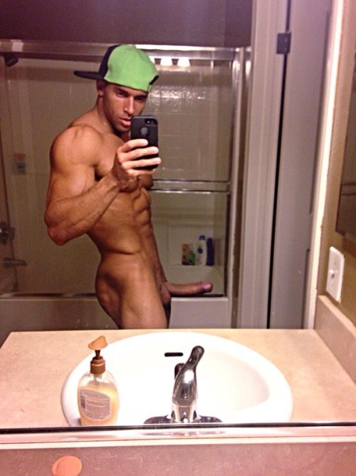 hotsexymenxxx:  Sean Zevran selfies