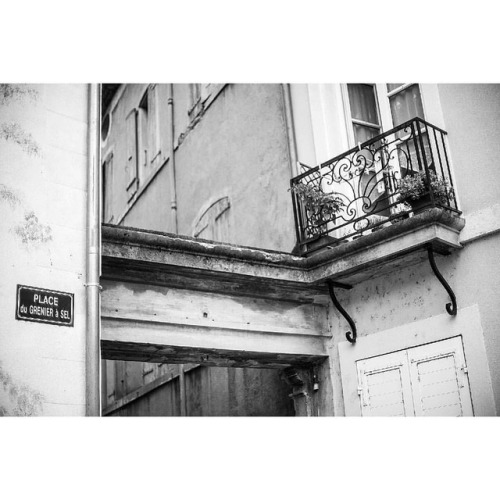 Place Du Grenier Sel. #ardeche #tournonsurrhone #city #village #blackandwhite #blancoynegro #oldfrance
