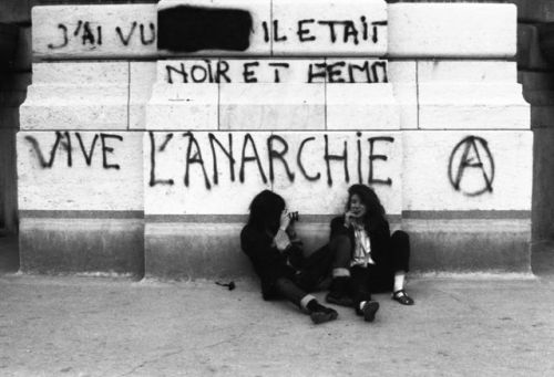 Lizzy Mercier Descloux in Patti Smith taking each other’s picture, pictures of them both by Michel E