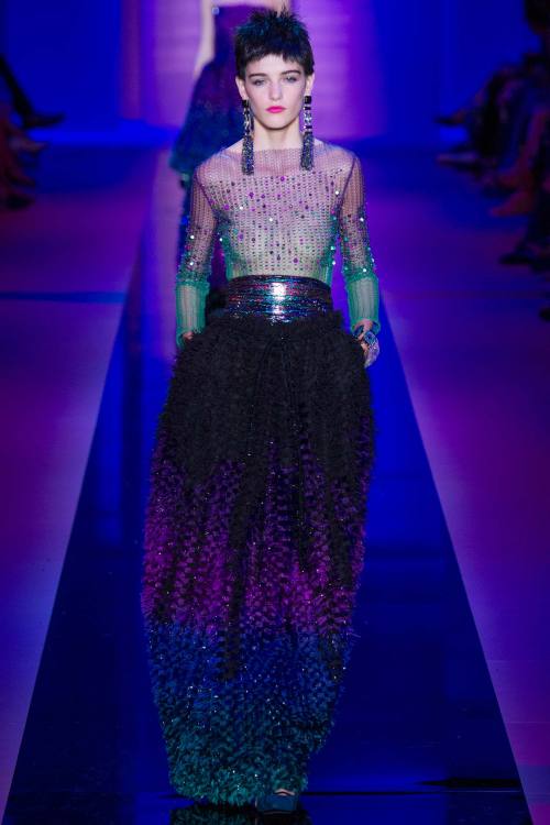 death-by-dior:  modafashioncouture:  Armani Privé A/15 Couture   X 