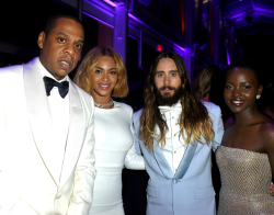 aintnojigga:  Jay Z, Beyonce, Jared Leto and Lupita Nyong’o at the 2015 Vanity Fair Oscar Party.