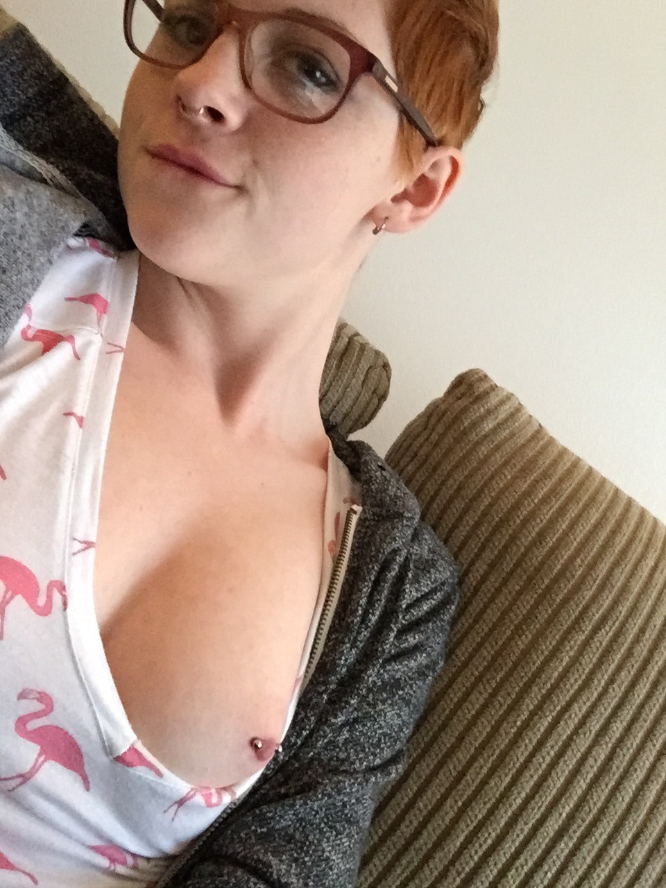 tattooedmafia:  Cut all my hair off and feeling pretty good about it :)  http://kissedbydracarys.tumblr.com/