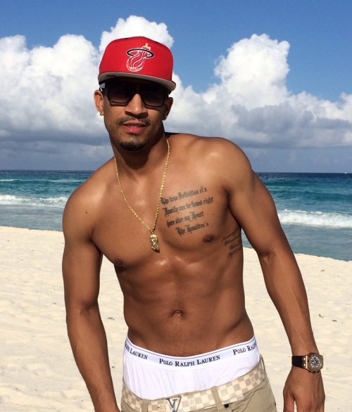 gottagetbeefy:  ohoodsworld:  Vernon Hamilton   👬👬👬👬👬👬👬